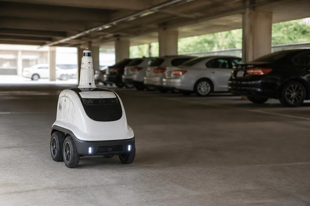 security-robots-move-the-first-look-closer-to-the-incident-1200x800-v1.jpg